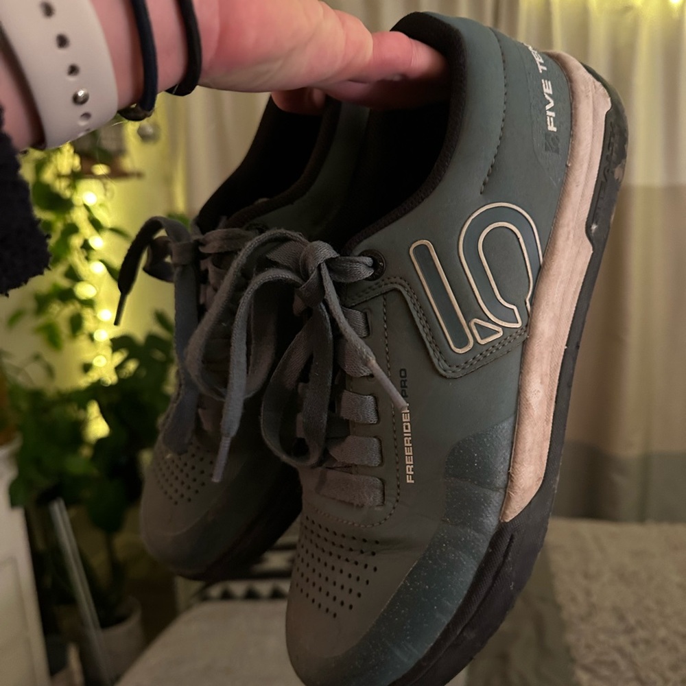 Adidas Five Ten mountain bike shoes. Women’s 9. Free rider pro model.